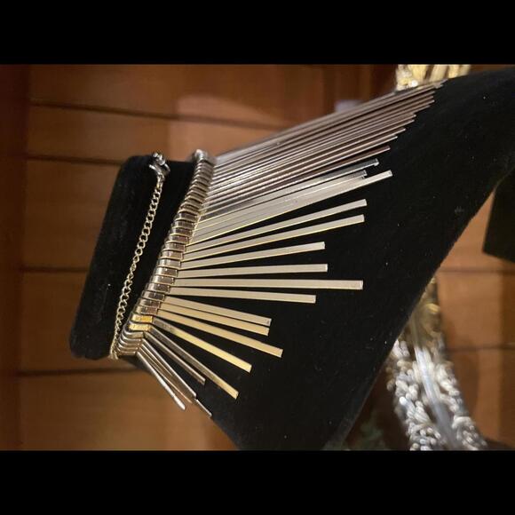 Gold tone necklace - Picture 2 of 5